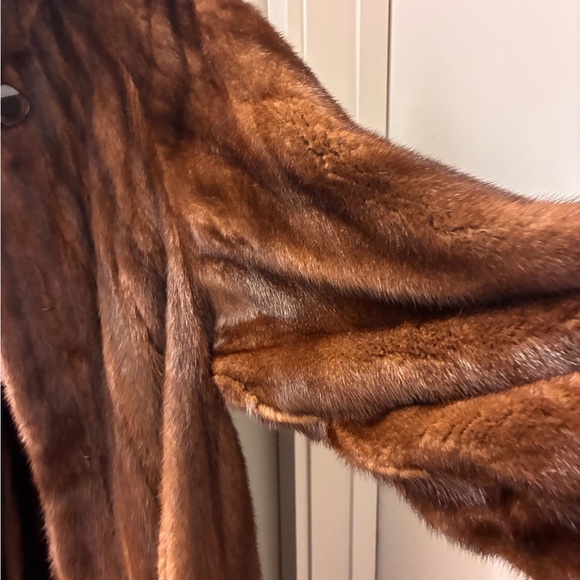 Luxurious Brown Fur Coat - Picture 5 of 11